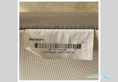Quicksilver Activ 455 Cabin Port Side Berth Mattress Cushion - 2211611 Bådtilbehør 2026, Holland