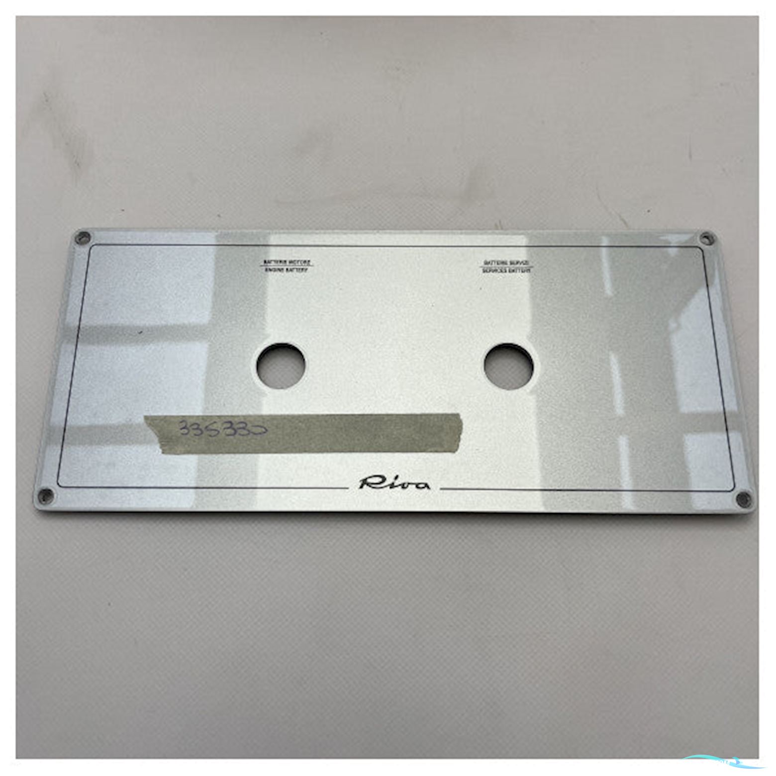 Riva Iseo 27 silver main battery switch panel for service and engine battery bank - 335330 Bådtilbehør 2026, Holland