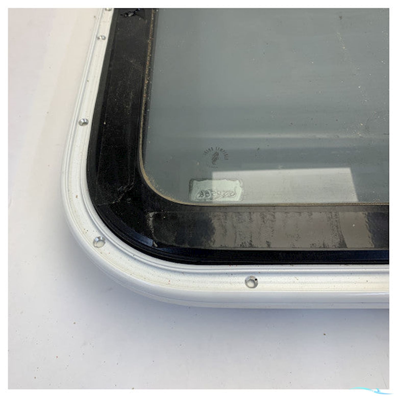 Trend Marine White Aluminium Coated Opening Window 875 x 515 mm