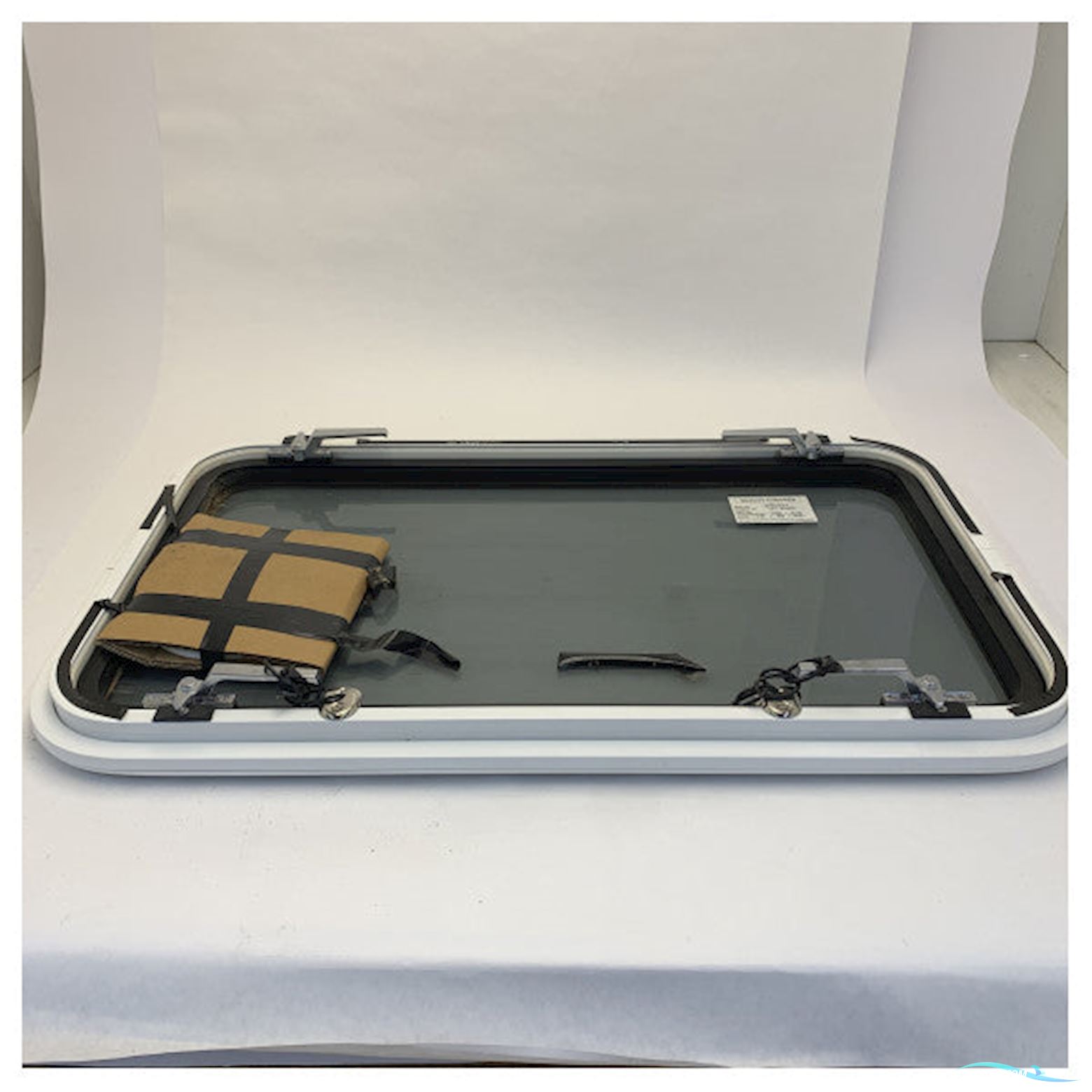 Trend Marine White Aluminium Coated Opening Window 875 x 515 mm