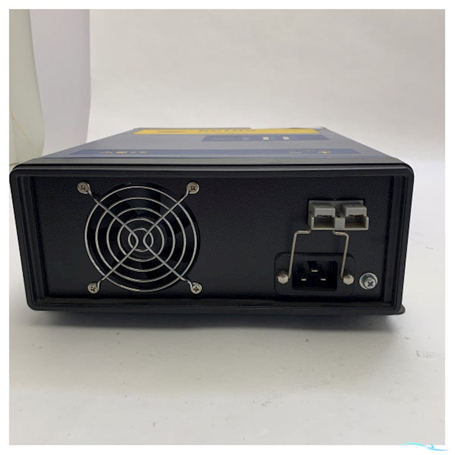 Vetus IV060012 12V 600W sine wave power inverter 230V