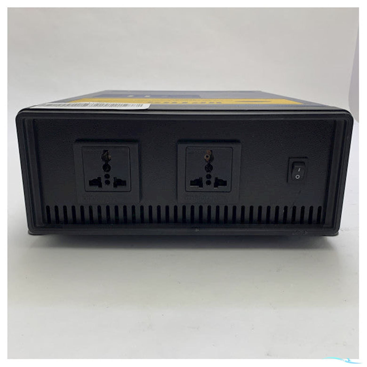 Vetus IV060012 12V 600W sine wave power inverter 230V