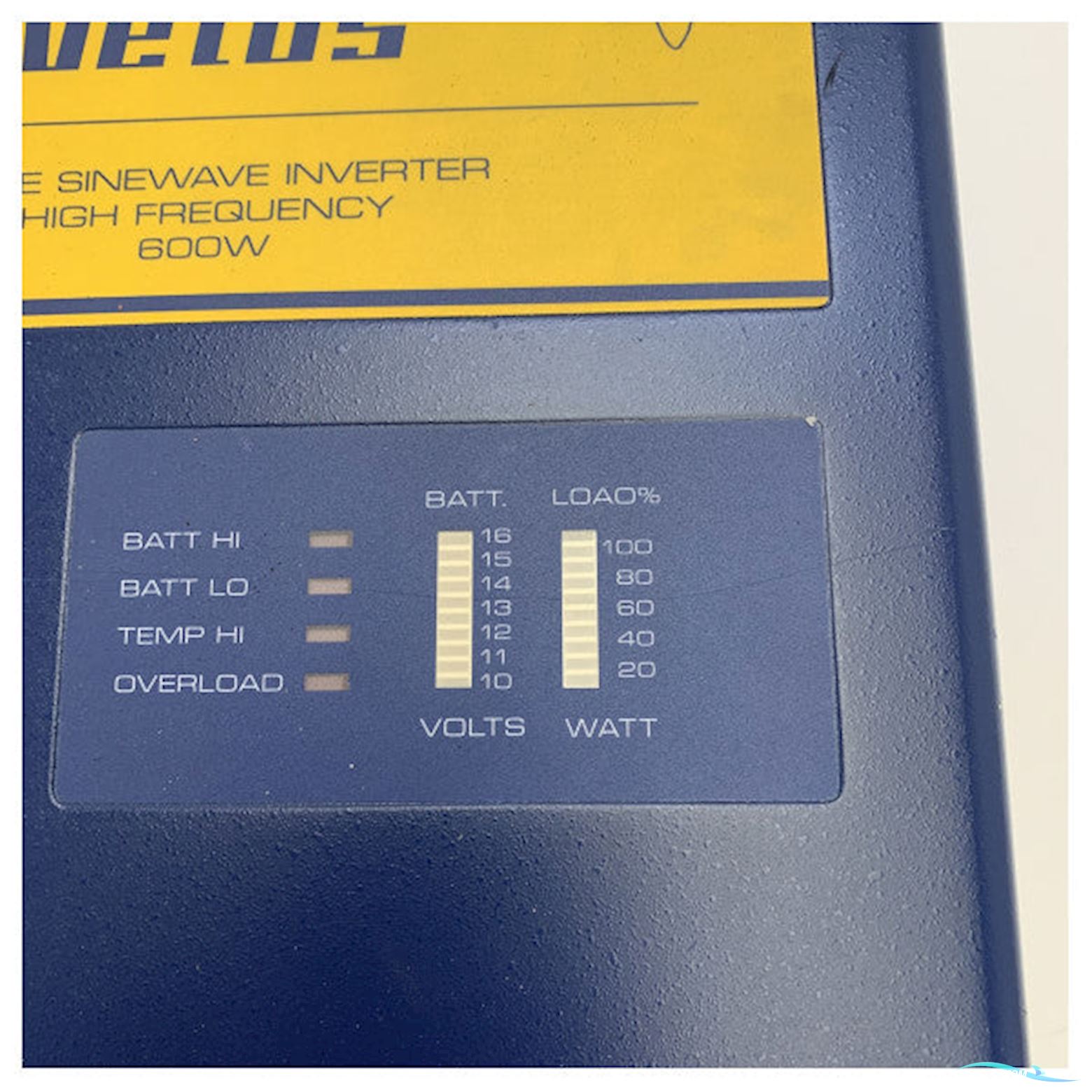 Vetus IV060012 12V 600W sine wave power inverter 230V
