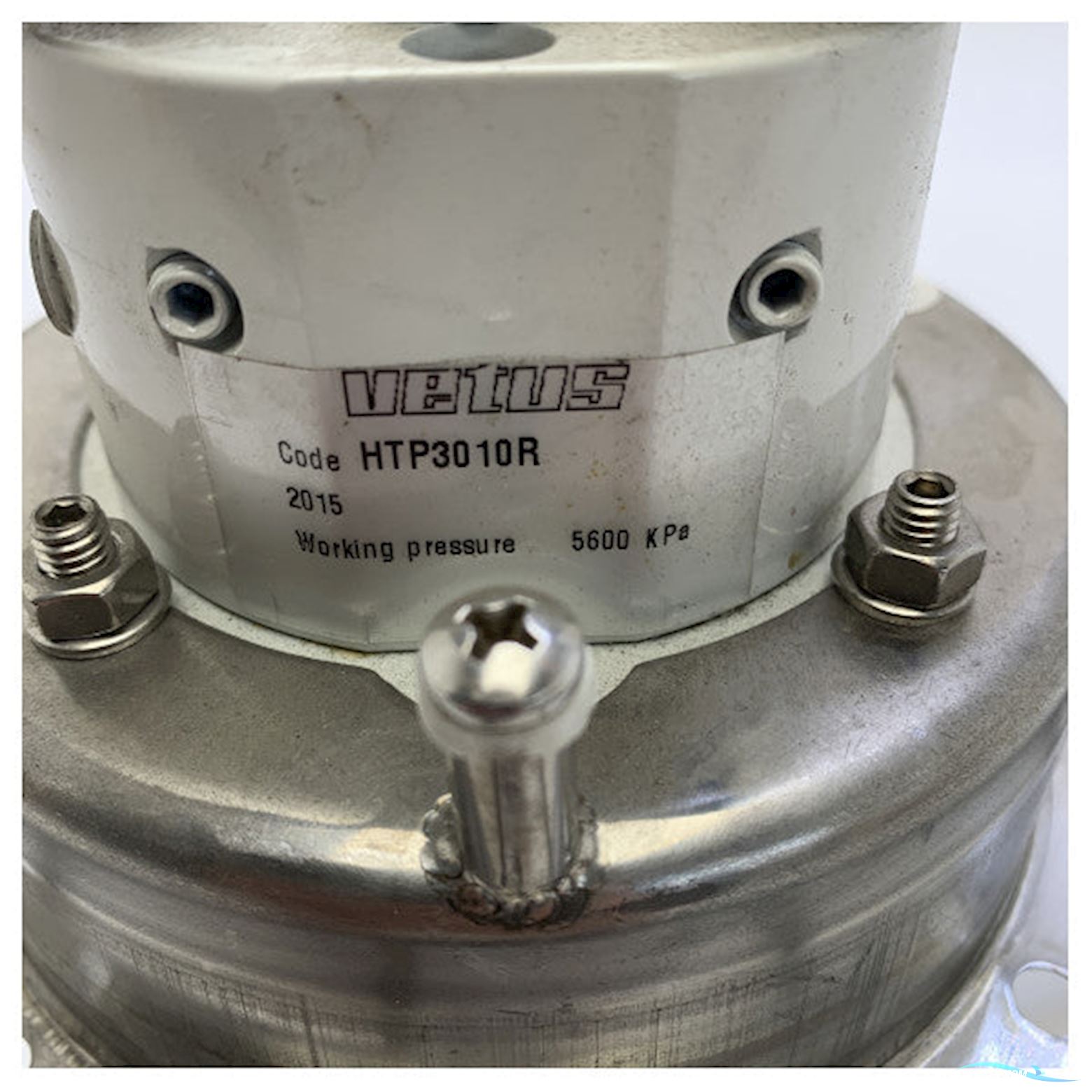 Vetus Stainless Steel Marine Steering Wheel with HTP3010R Hydraulic Pump for Boats and Yachts