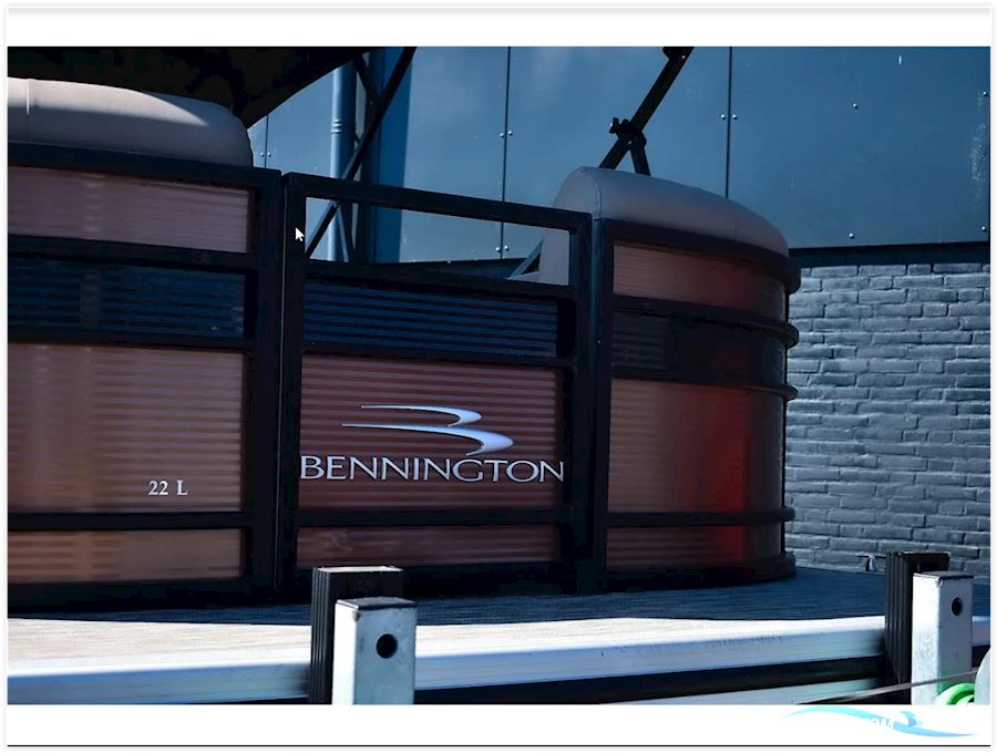 Bennington L22 Quad Bench Saltwater