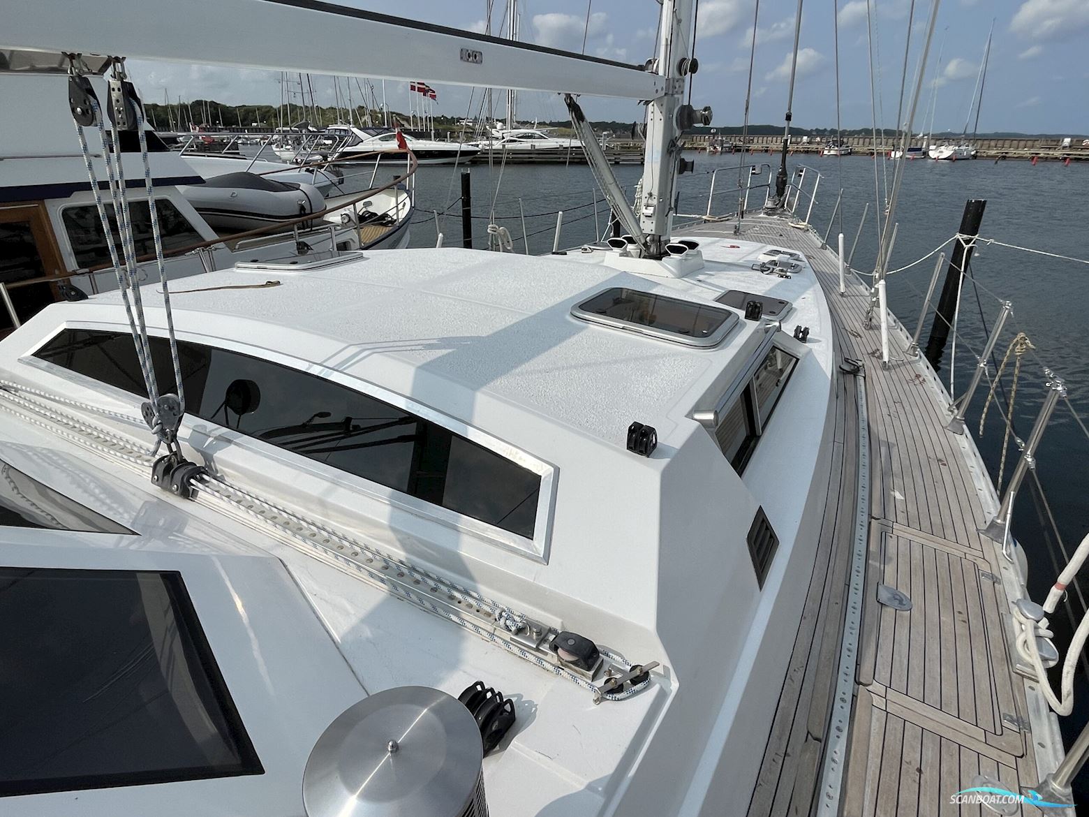 Ferretti Altura 53