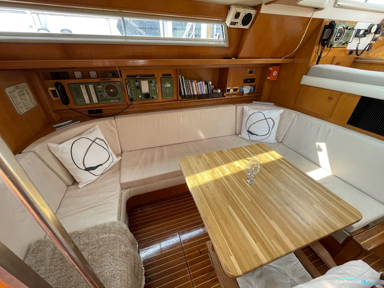 Ferretti Altura 53