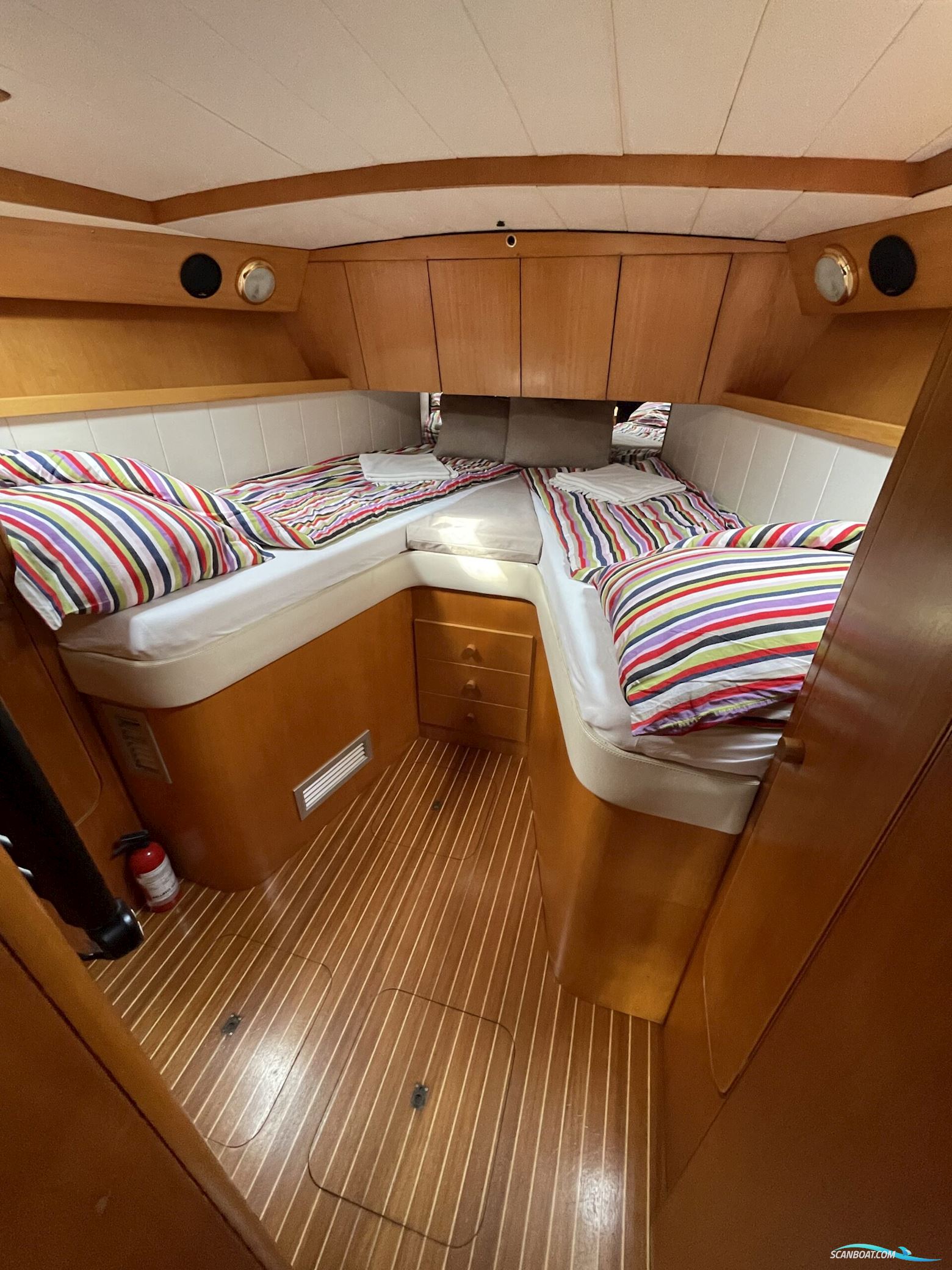 Ferretti Altura 53