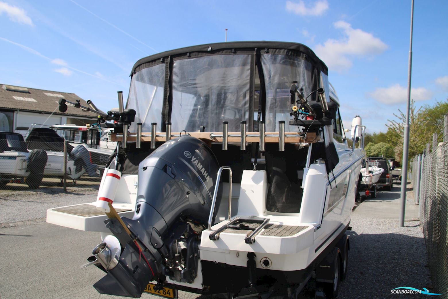 Jeanneau 695 Merry Fisher