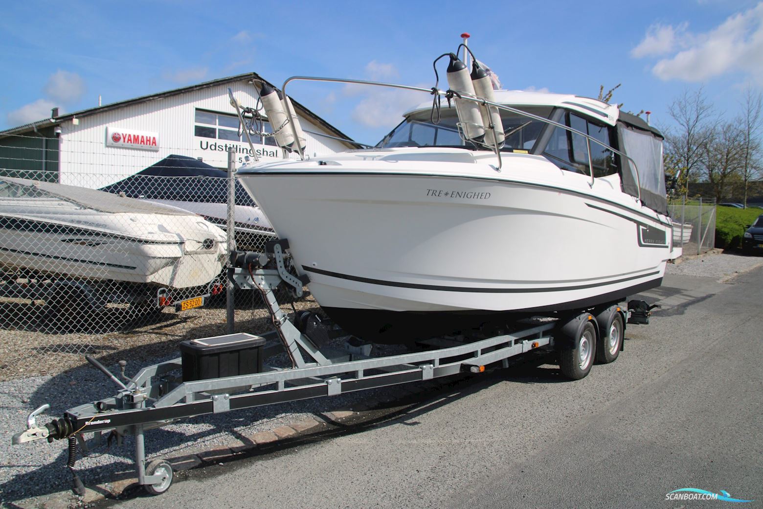 Jeanneau 695 Merry Fisher