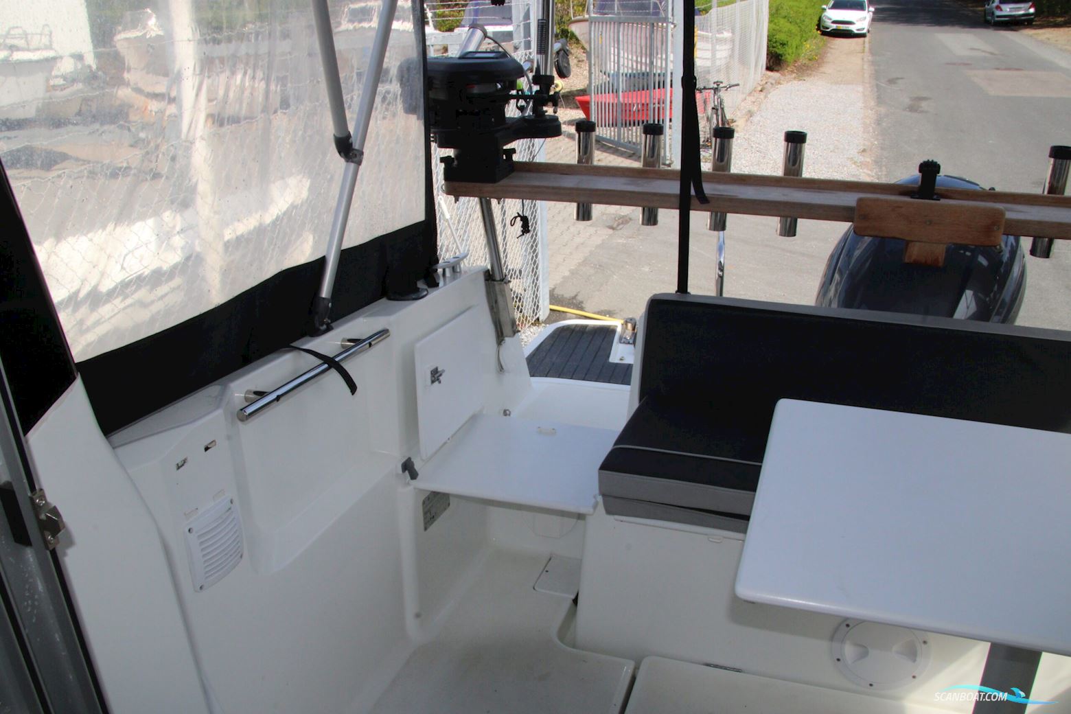 Jeanneau 695 Merry Fisher