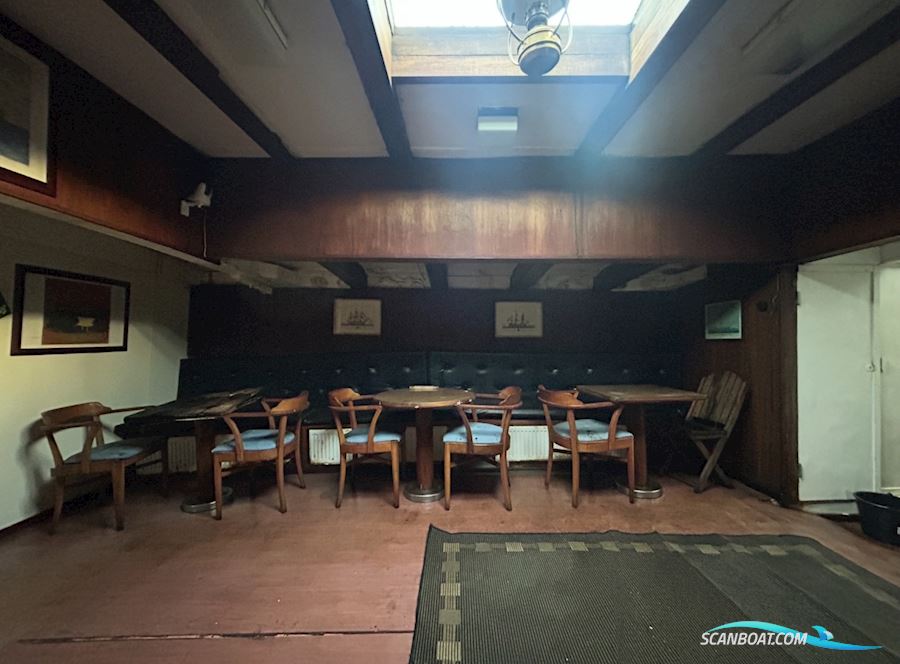 Skonare, Hus / bo Båt