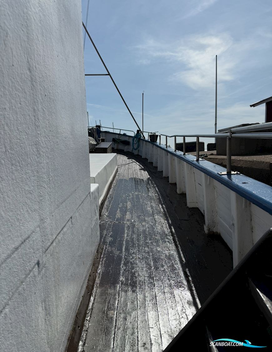 Skonare, Hus / bo Båt