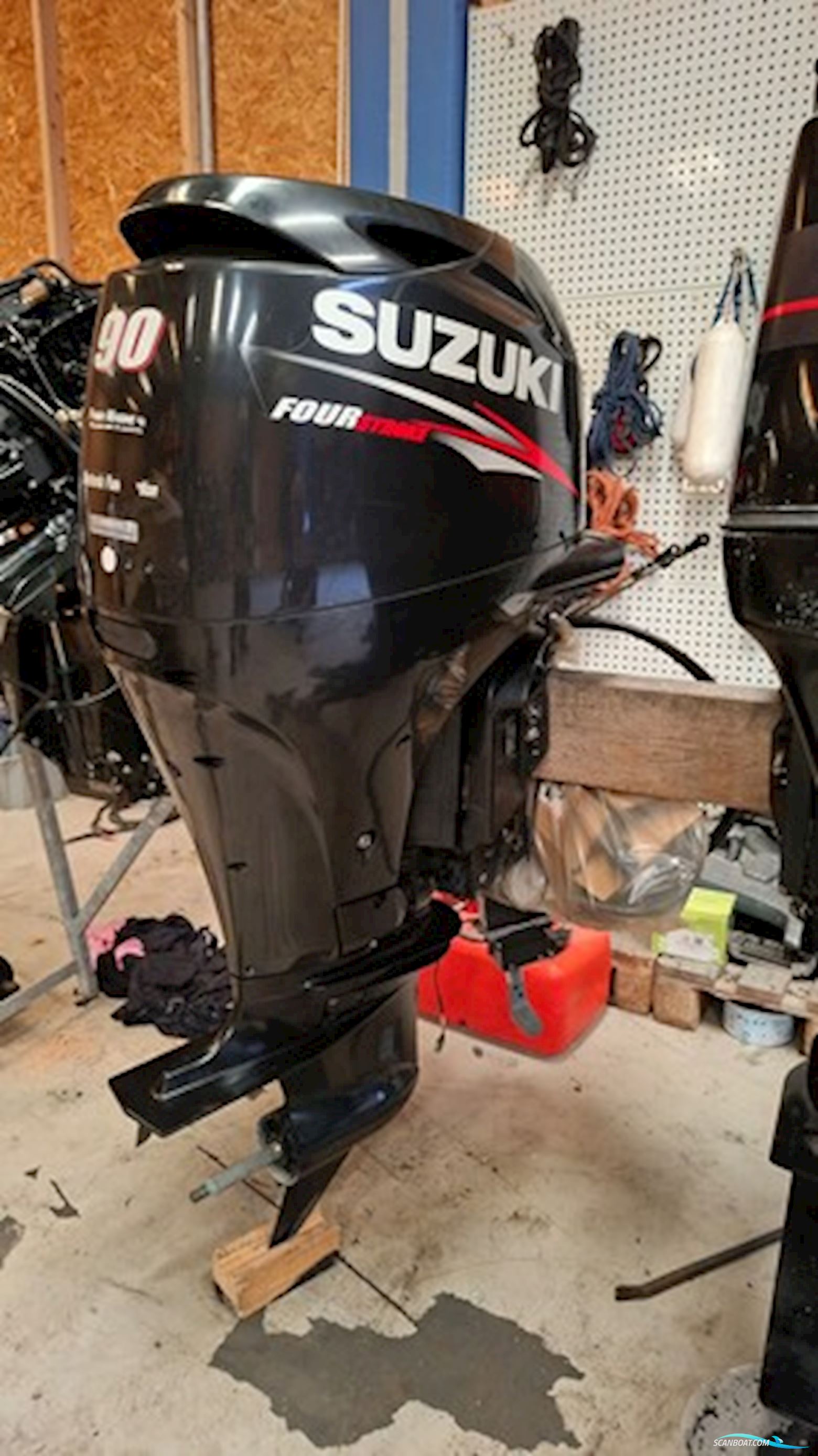 Suzuki DF90 Efi - Lang