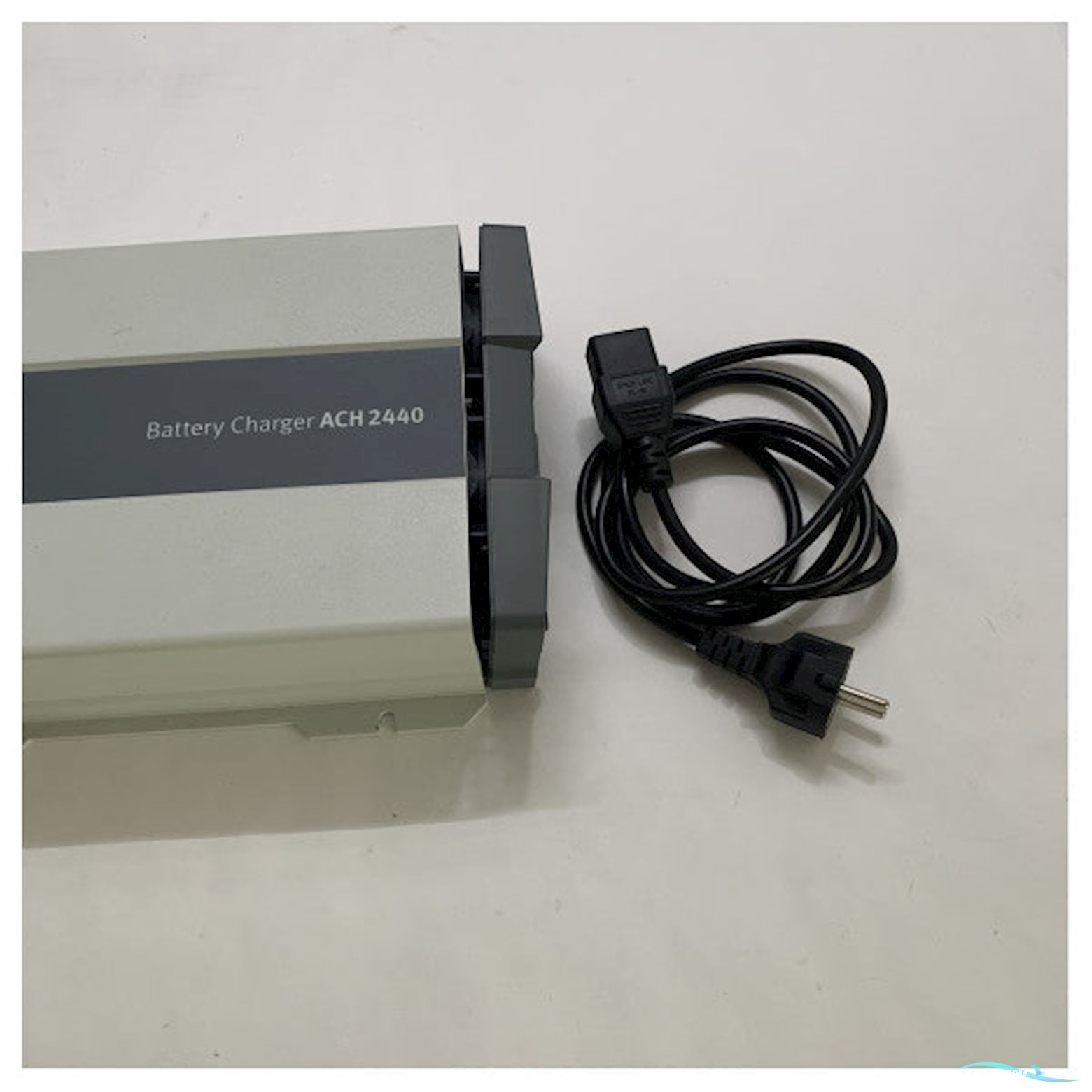 Maxwell Aap Tron Advanced 40 Amp Battery Charger 24V 3-Output - Ach2440