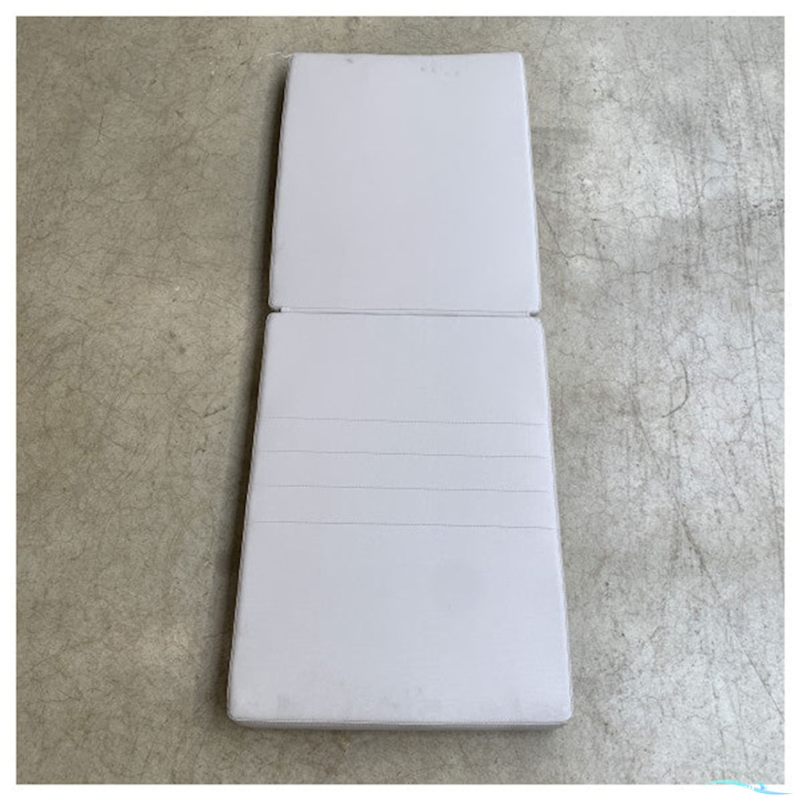 Quicksilver 605 Sundeck Forward Sundeck Cushion White - 2087973 Båtsutrustning 2025, Holland