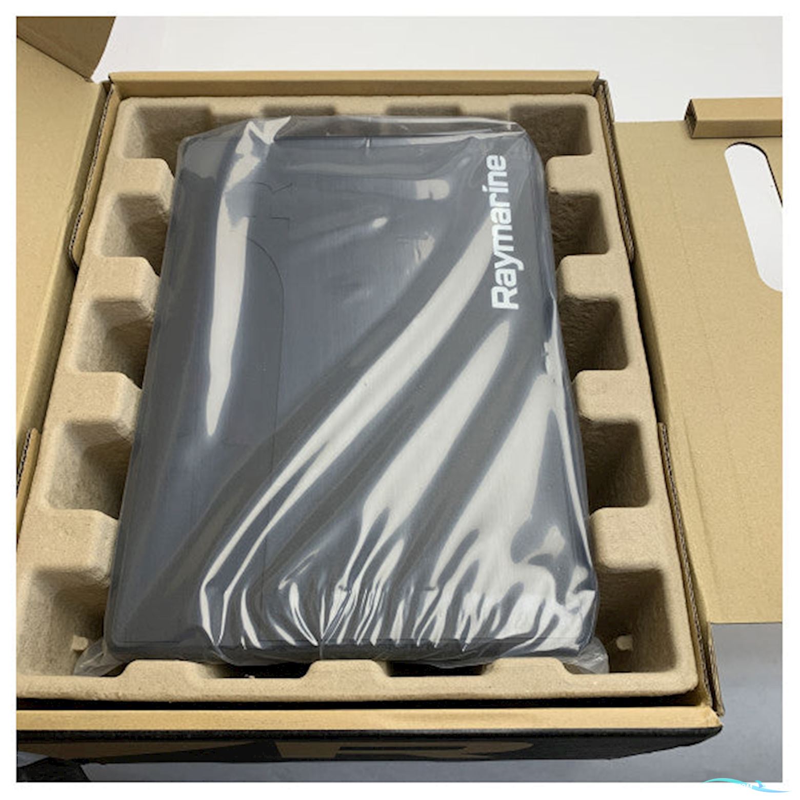 Raymarine Axiom 12 plus 12 inch multifunctional chartplotter - E70638