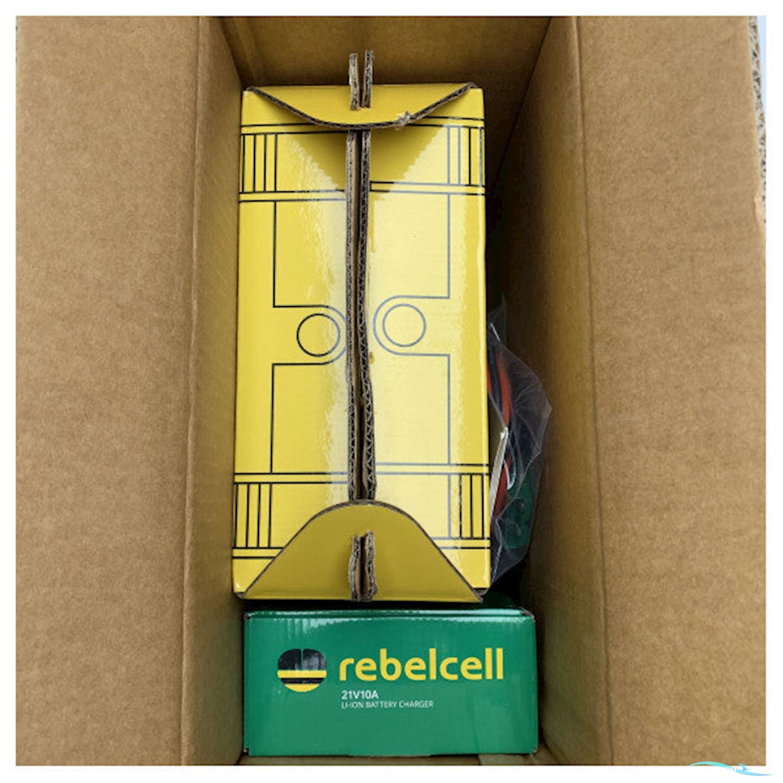 ThrustMe Kicker K01 electric outboard engine with battery