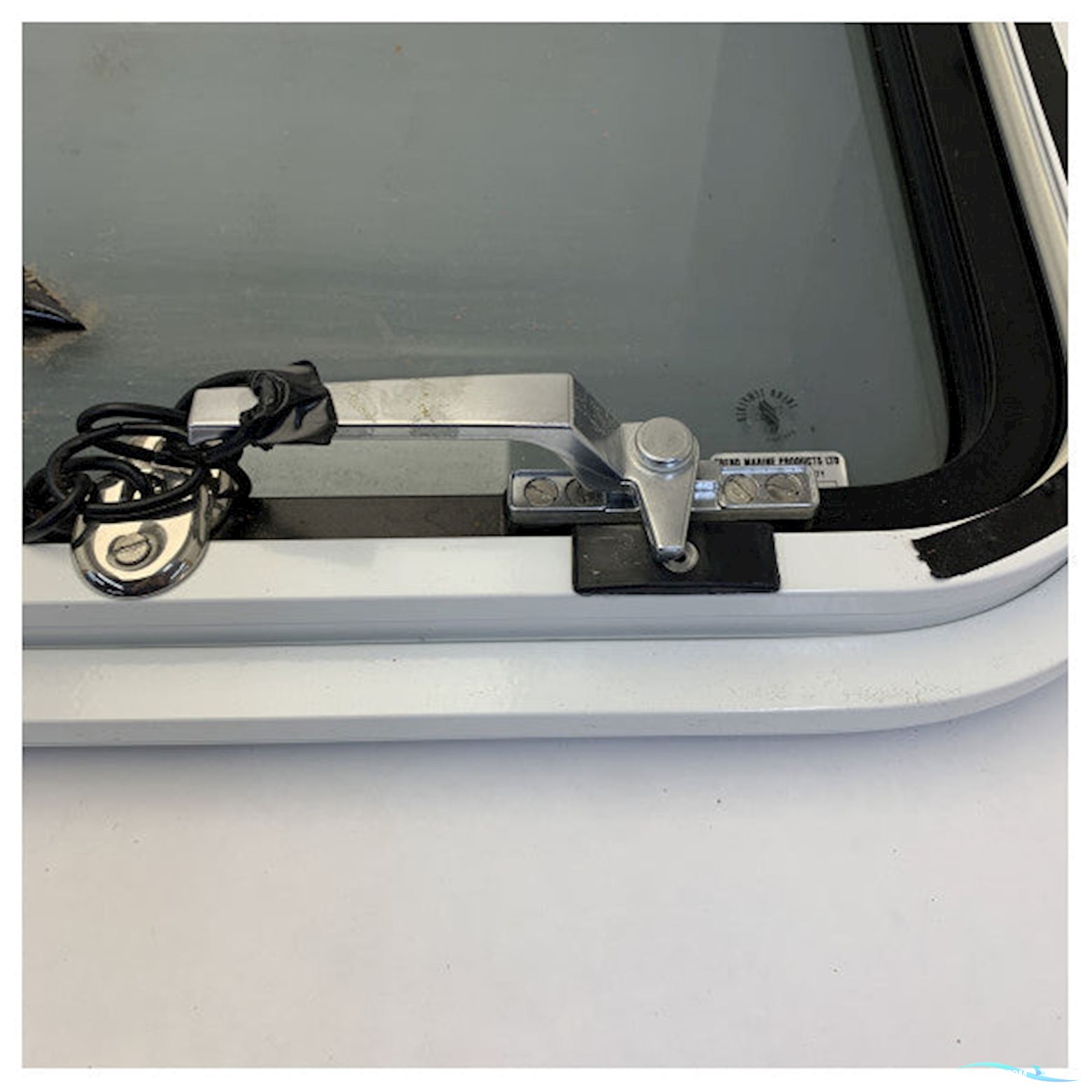 Trend Marine White Aluminium Coated Opening Window 875 x 515 mm