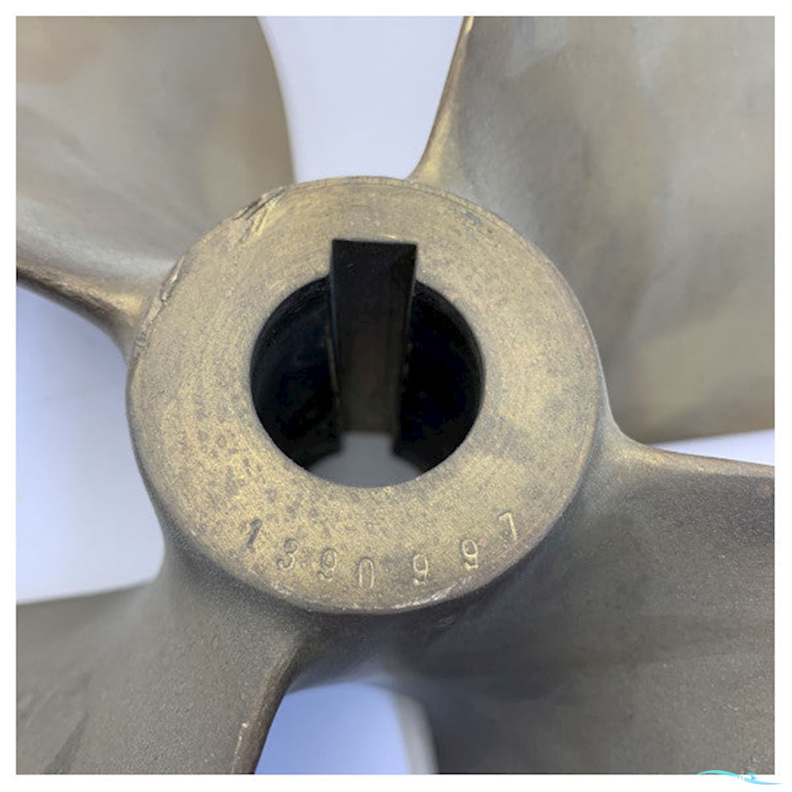 Vetus P4E-18X22R Propeller 4-Blade Brass Right Handed 35 mm