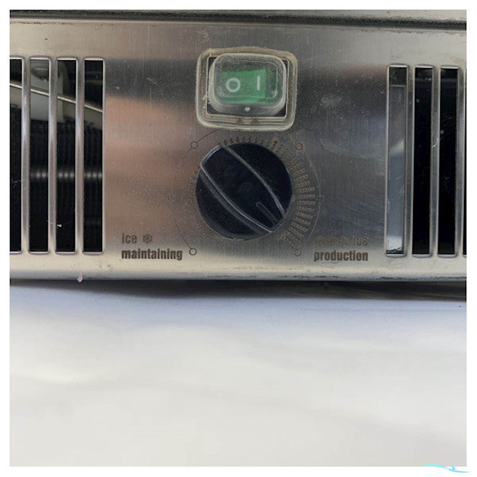 Vitrifrigo IM XTP Build-In Stainless Steel Marine Ice Maker 230V - F2830012402S