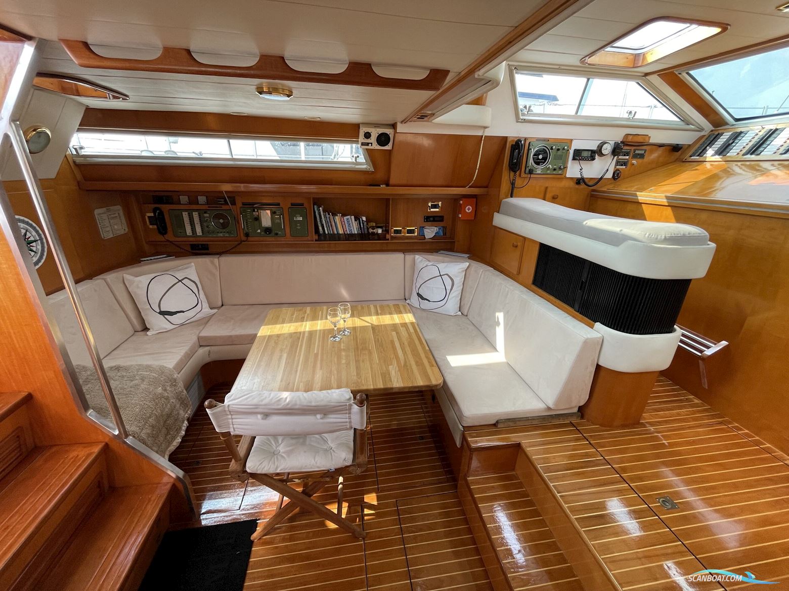 Ferretti Altura 53