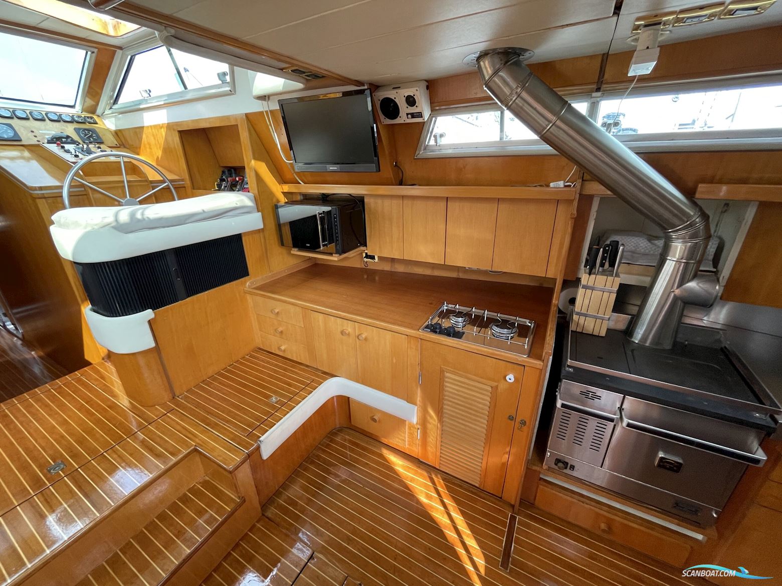 Ferretti Altura 53