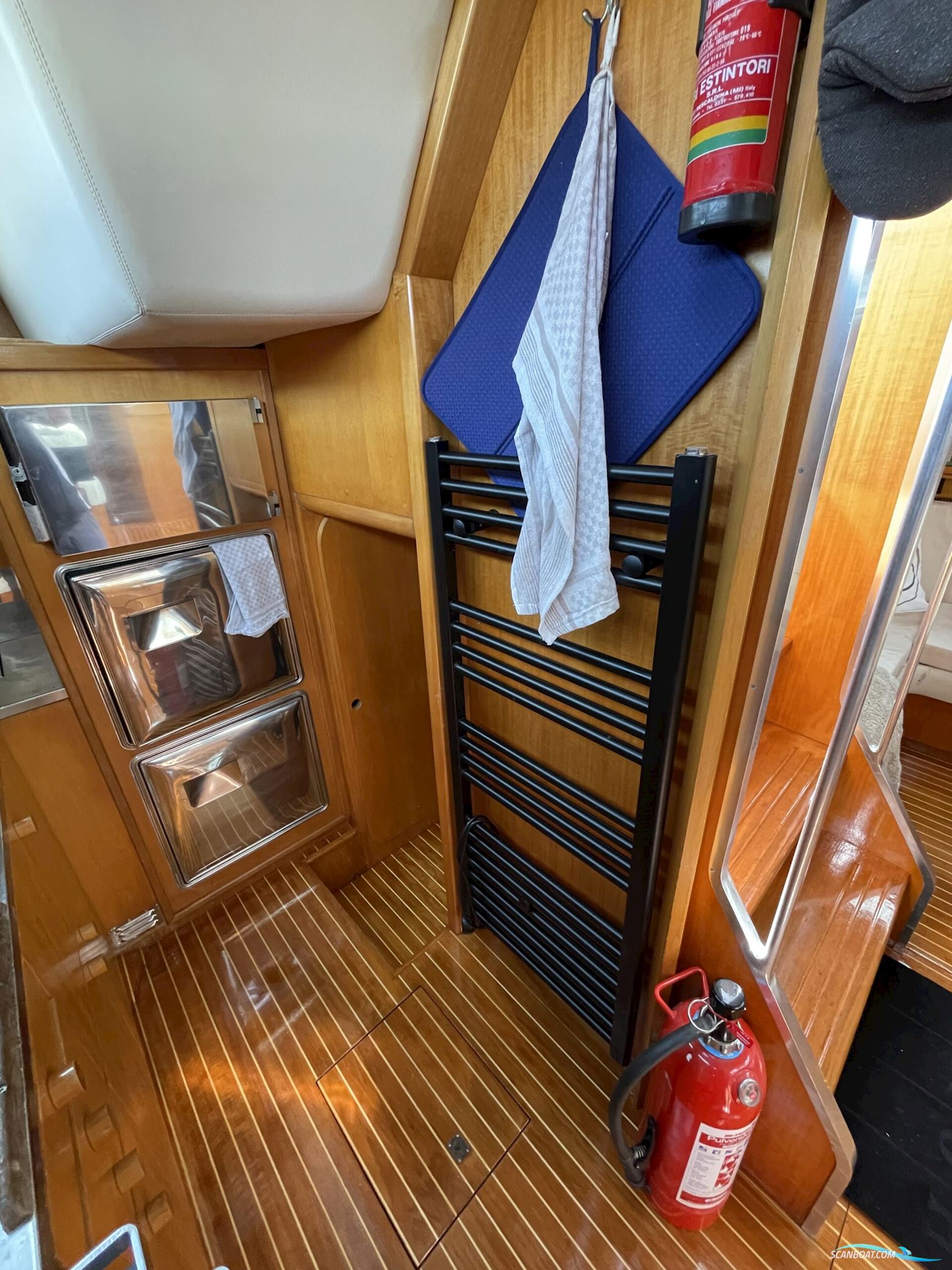 Ferretti Altura 53