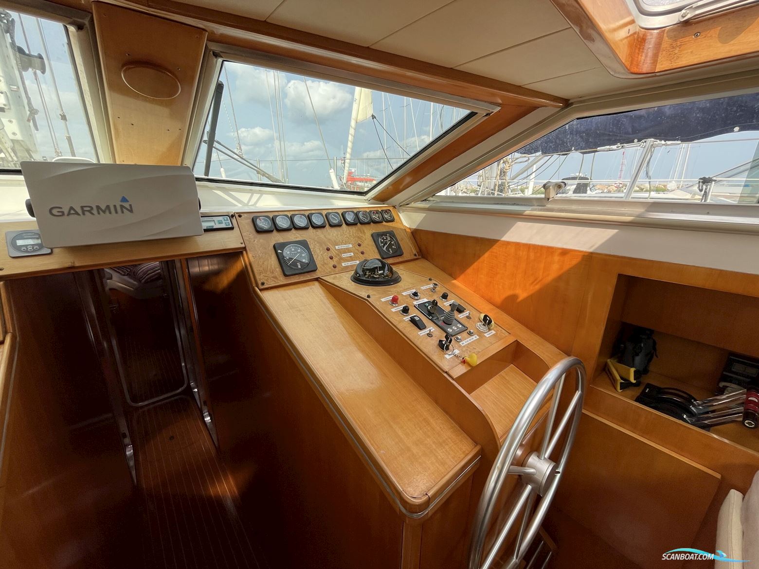 Ferretti Altura 53