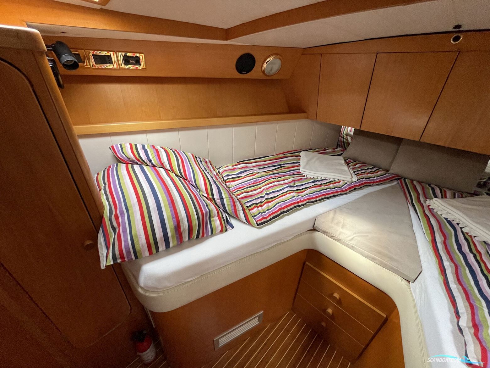 Ferretti Altura 53