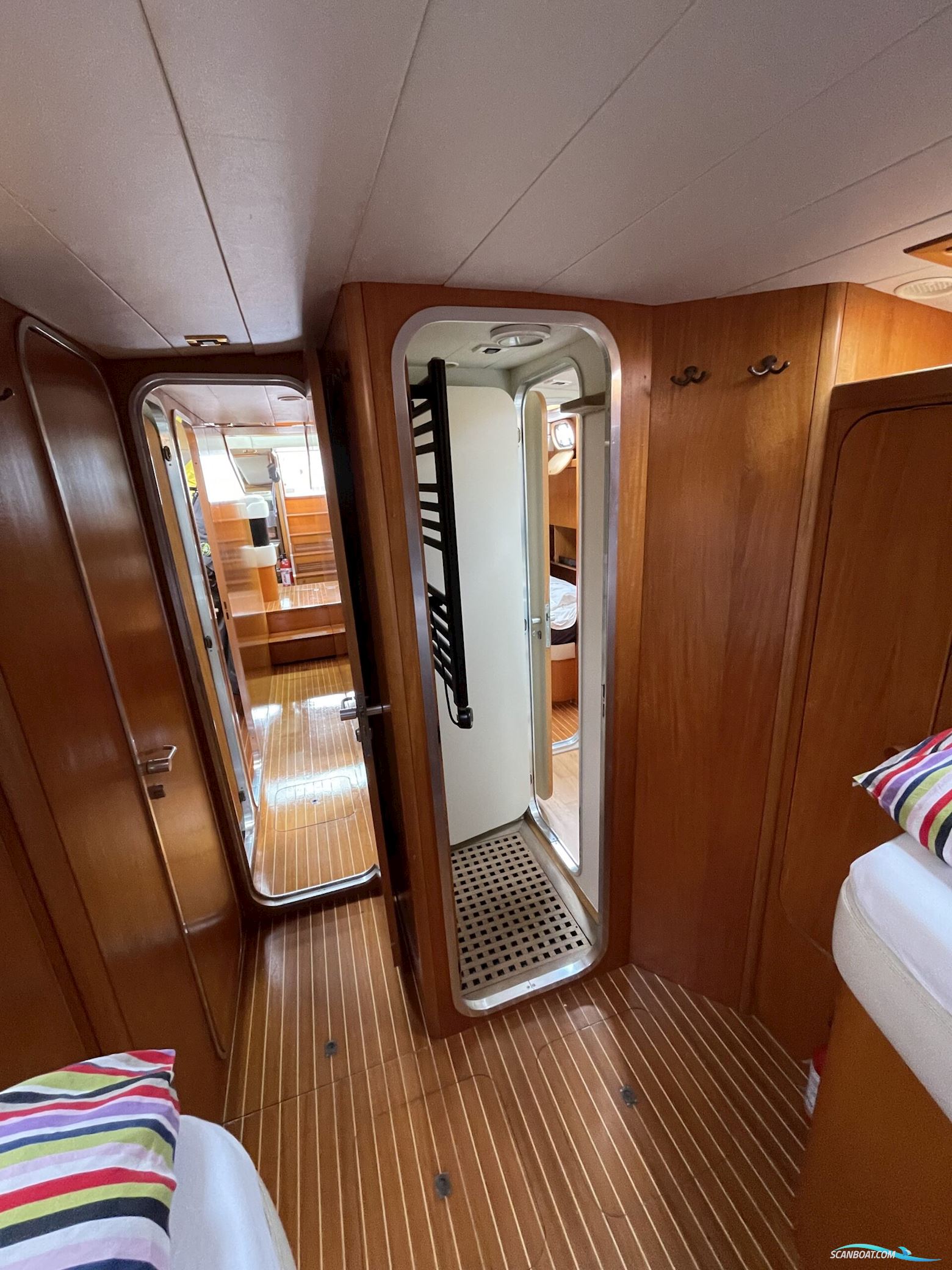 Ferretti Altura 53