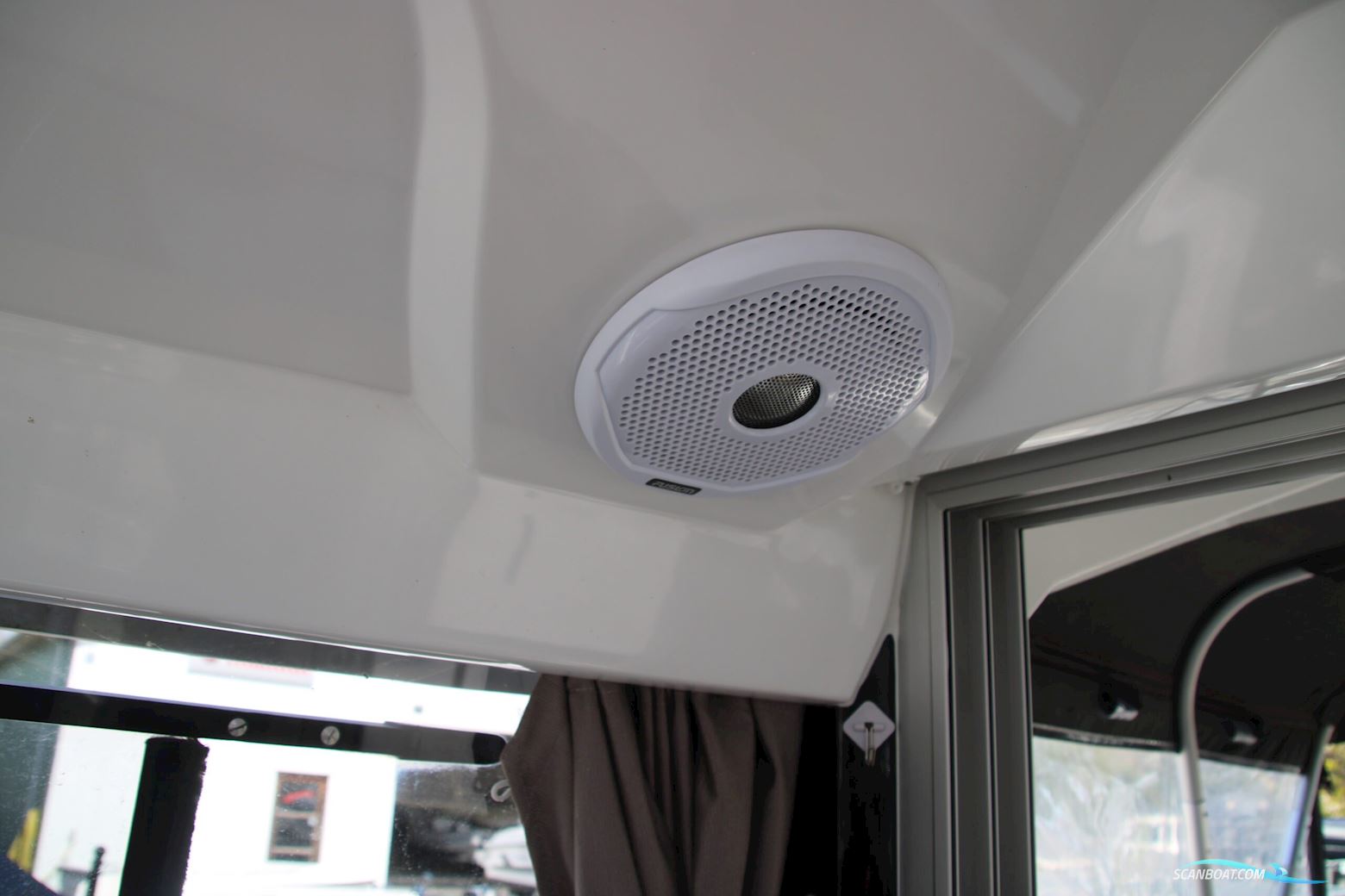 Jeanneau 695 Merry Fisher