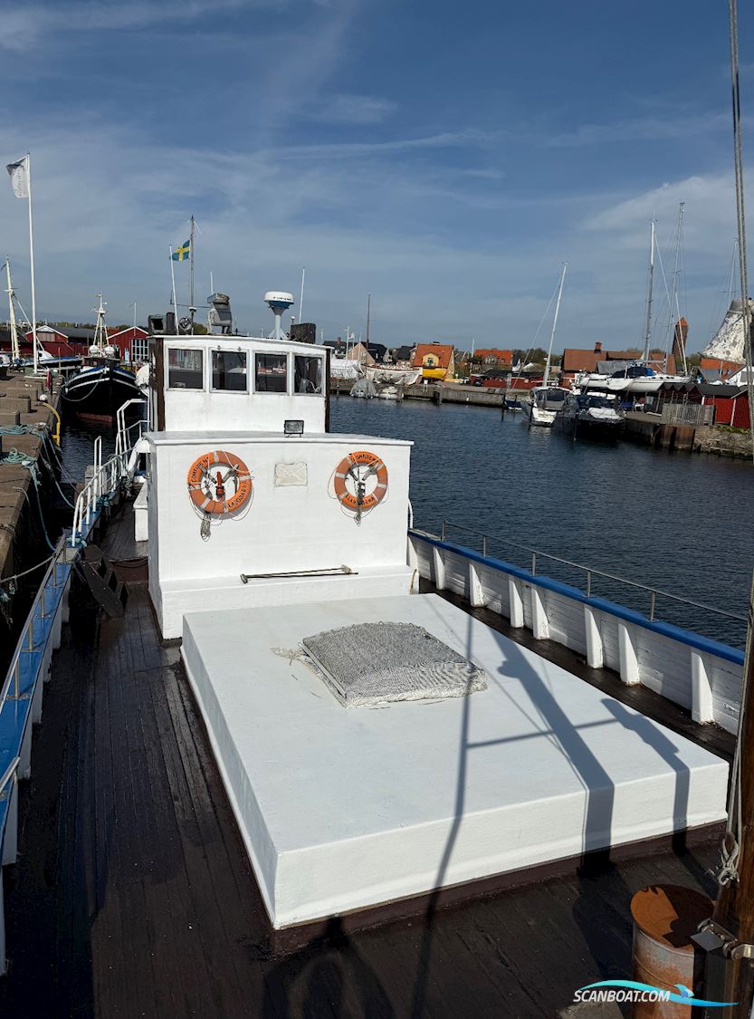 Skonare, Hus / bo Båt