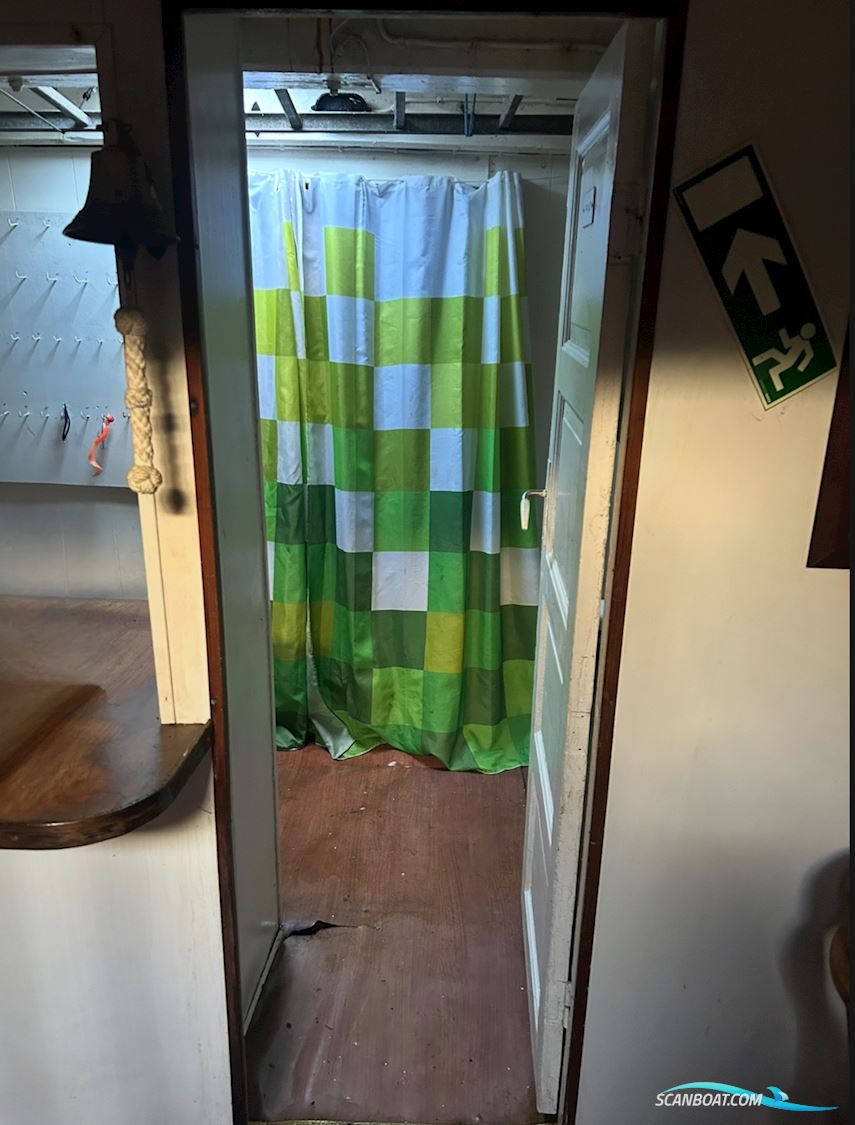 Skonare, Hus / bo Båt