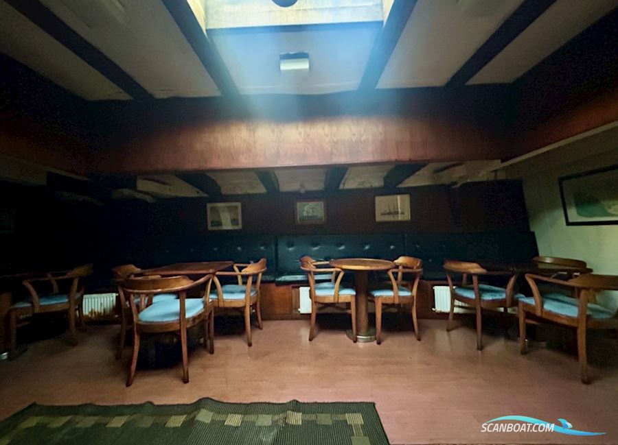 Skonare, Hus / bo Båt