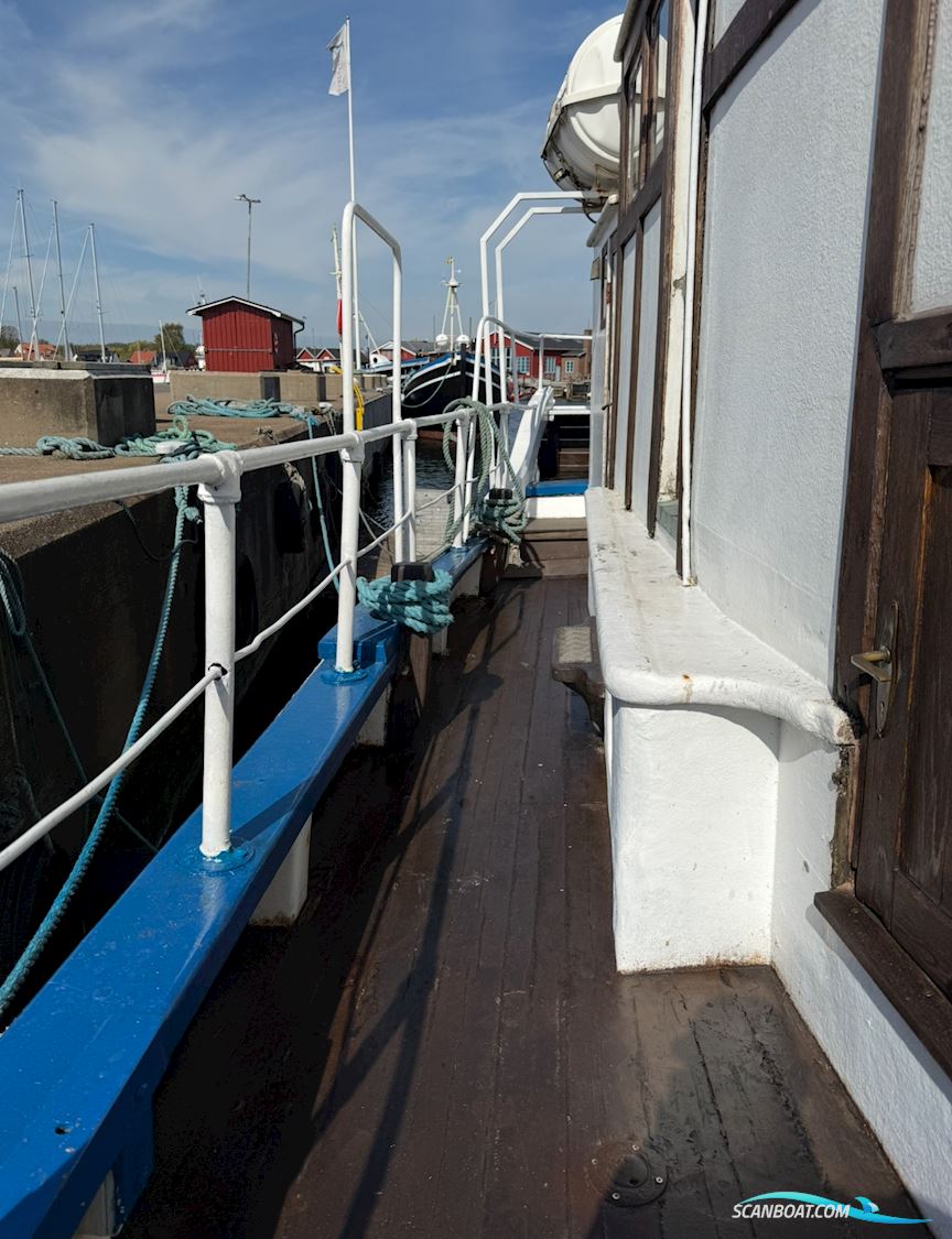 Skonare, Hus / bo Båt