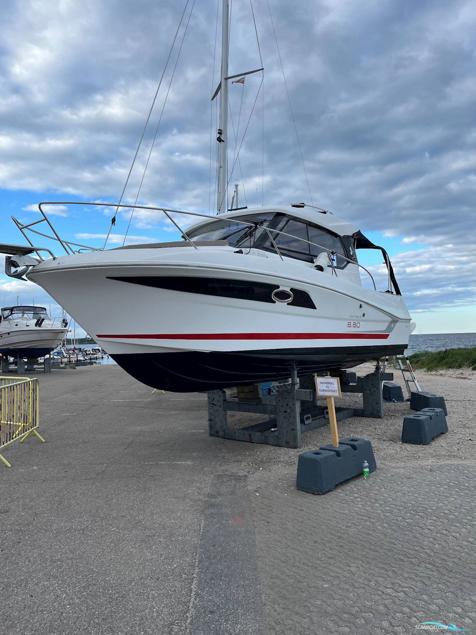Beneteau Antares 8.80 m/ 250hk Mercury