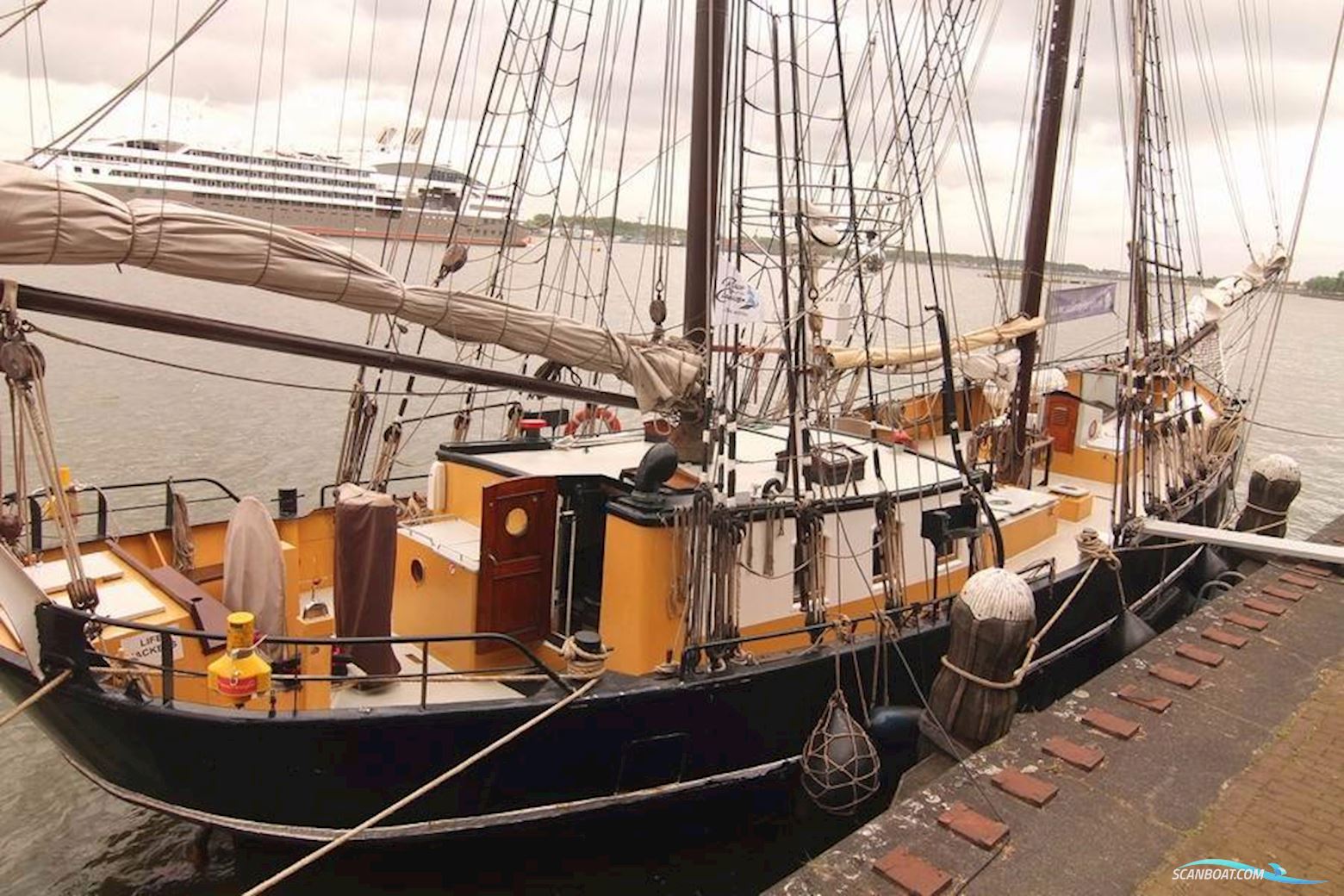 Clipper Schooner