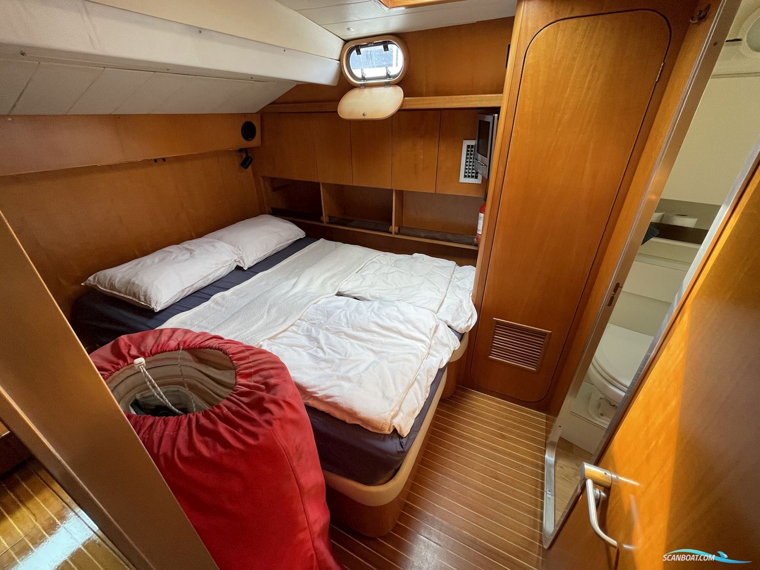 Ferretti Altura 53