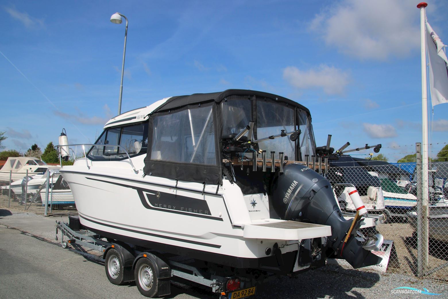 Jeanneau 695 Merry Fisher