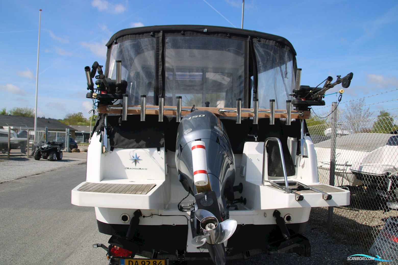 Jeanneau 695 Merry Fisher