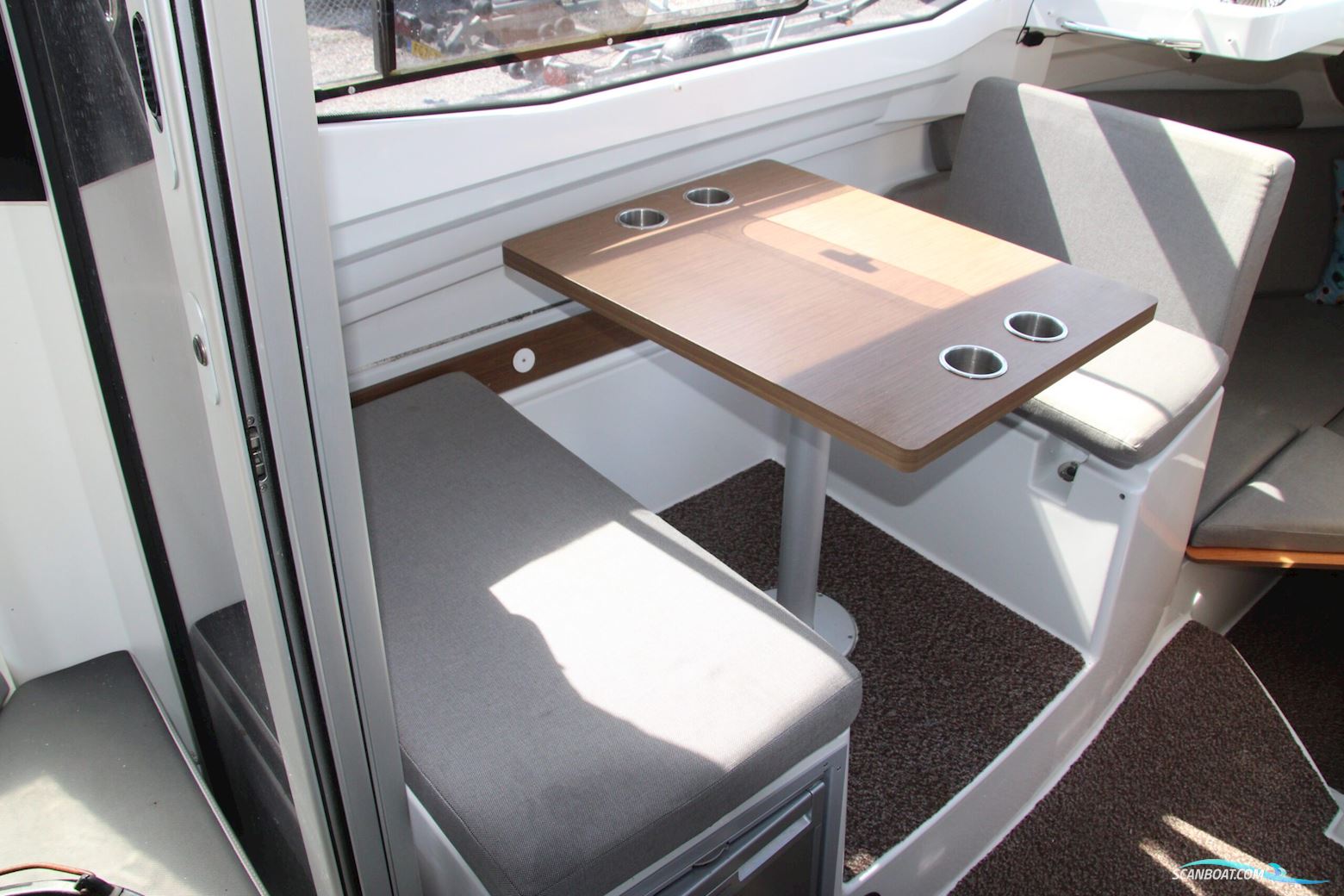 Jeanneau 695 Merry Fisher