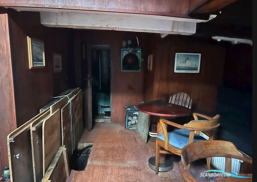 Skonare, Hus / bo Båt