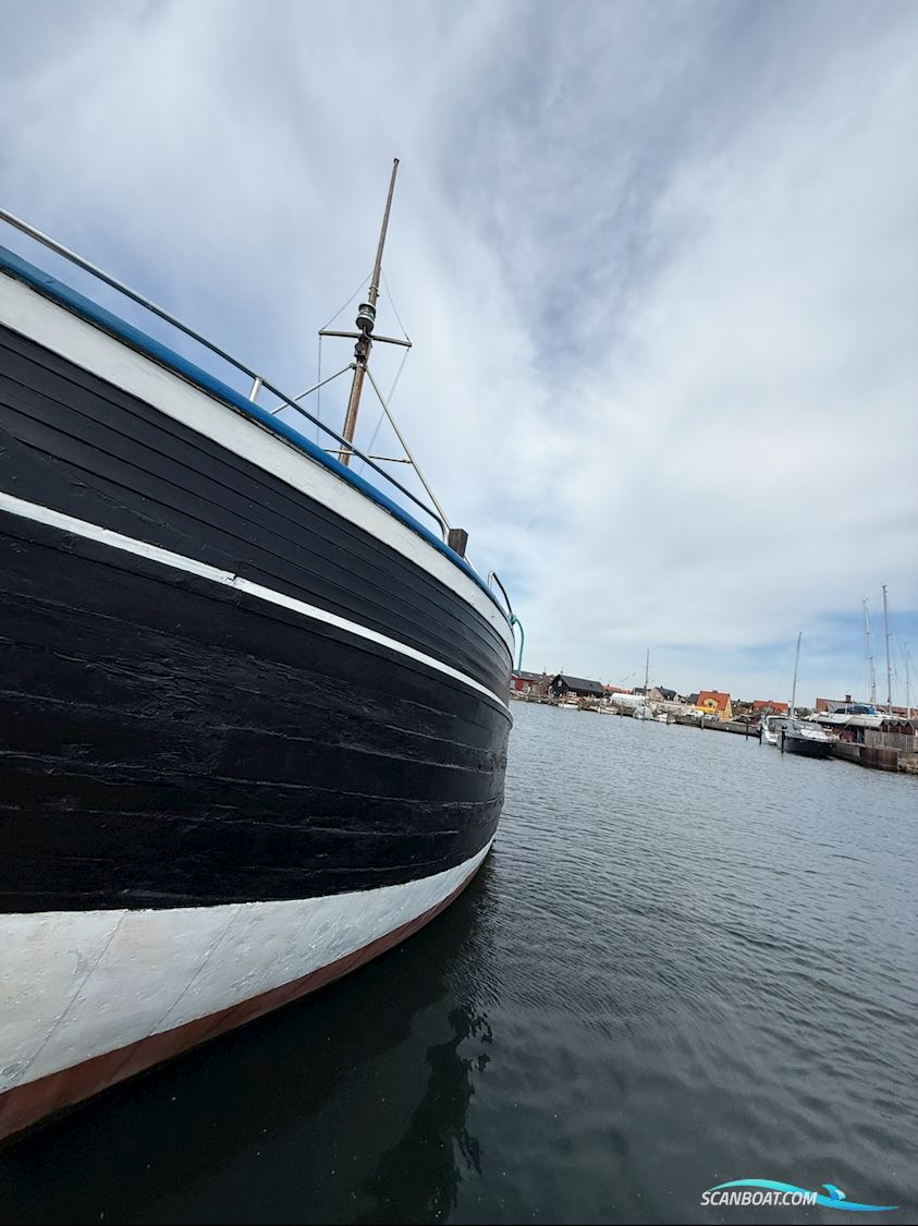 Skonare, Hus / bo Båt