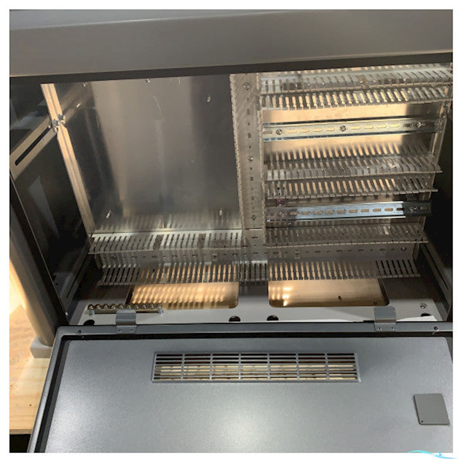 Alphatron Antracite Brigde Navigation Console type E dimensions - L136 x W48 x H83