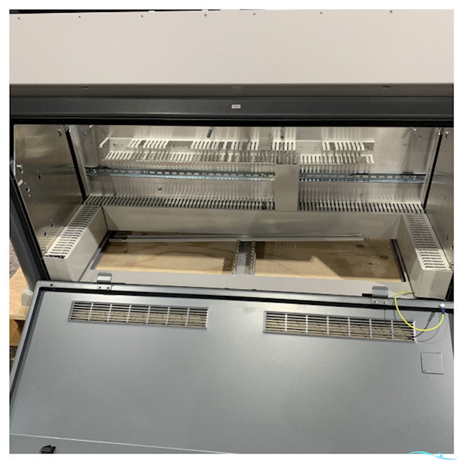 Alphatron Marine Ship Navigation Bridge Console-C Antracite L130 x W50 x H130