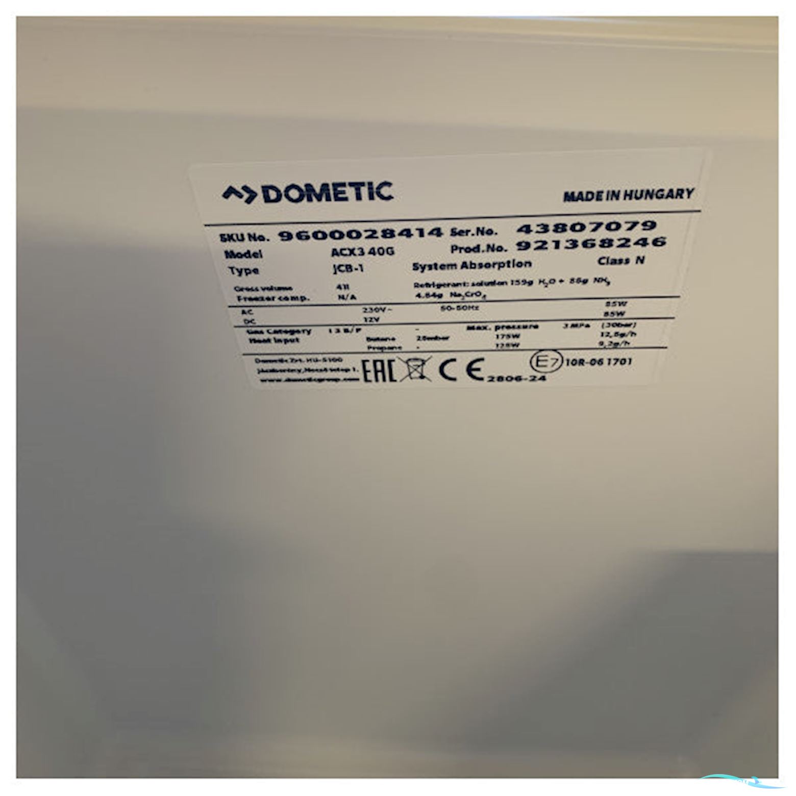 Dometic KX40G Absorption Cool Box 40L - 12V/230V/Gas - For Boat & Camping - 9600028410