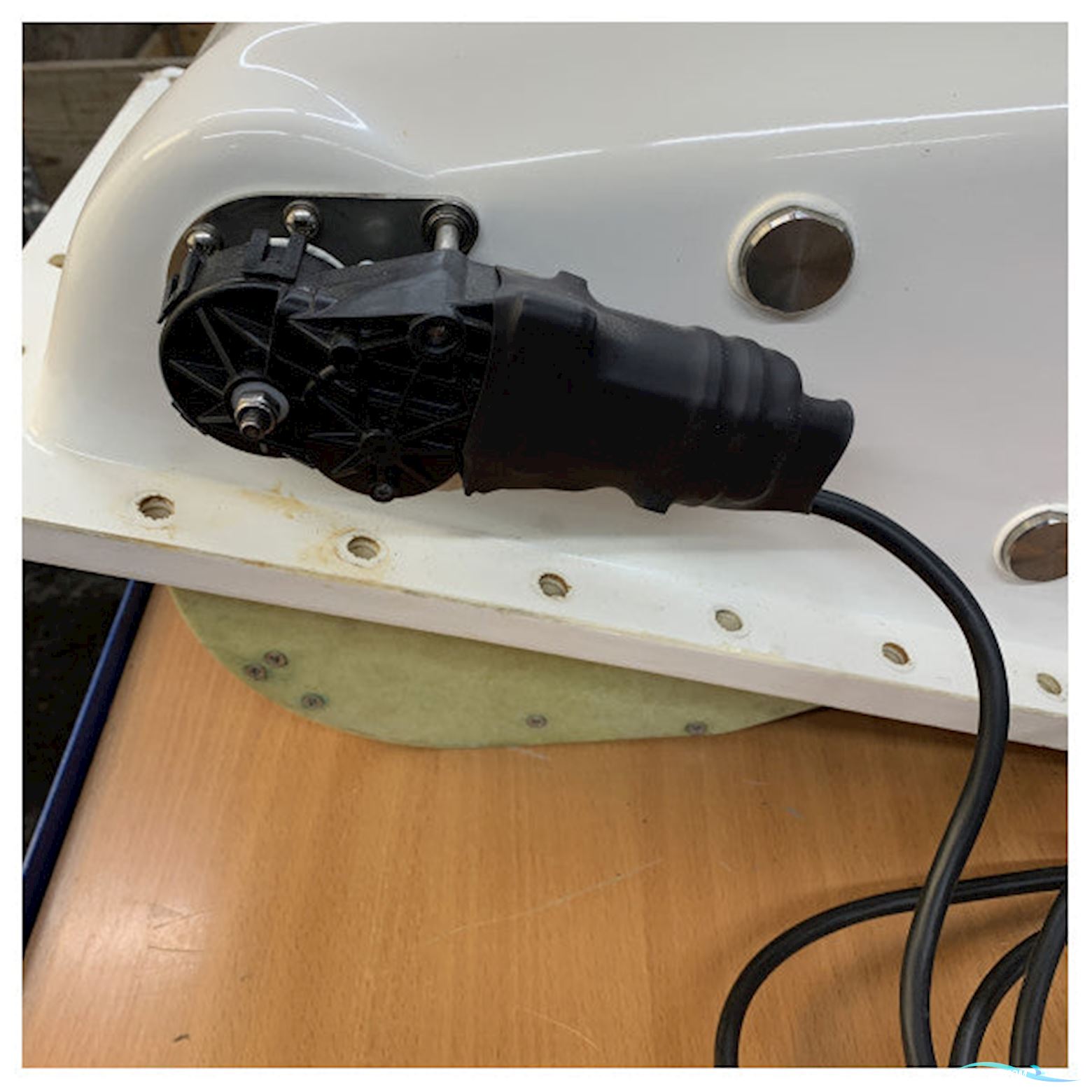 Max Power Compact Retract 85 KGF Bowthruster 24V Retractable - 317822