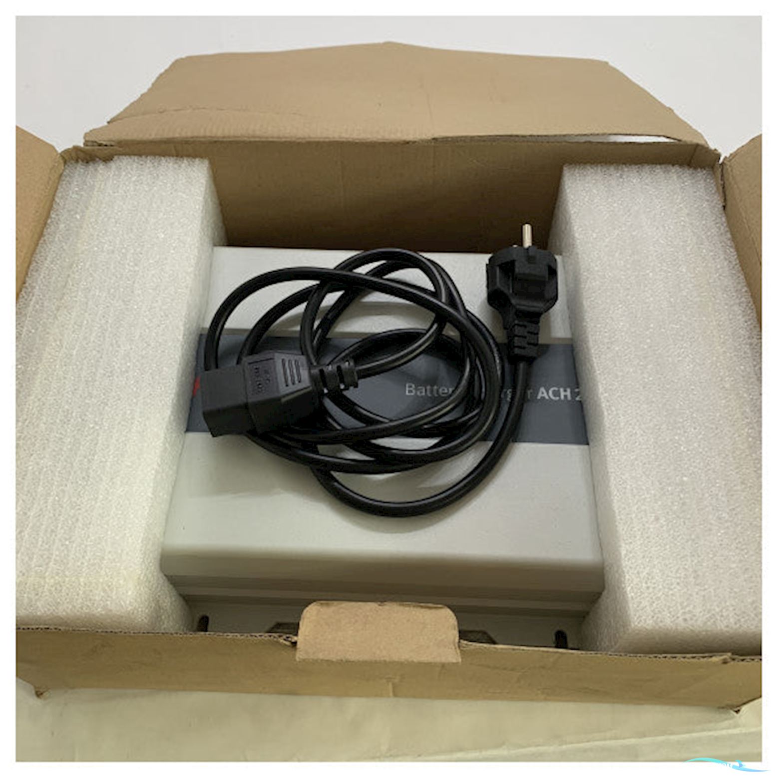 Maxwell Aap Tron Advanced 40 Amp Battery Charger 24V 3-Output - Ach2440