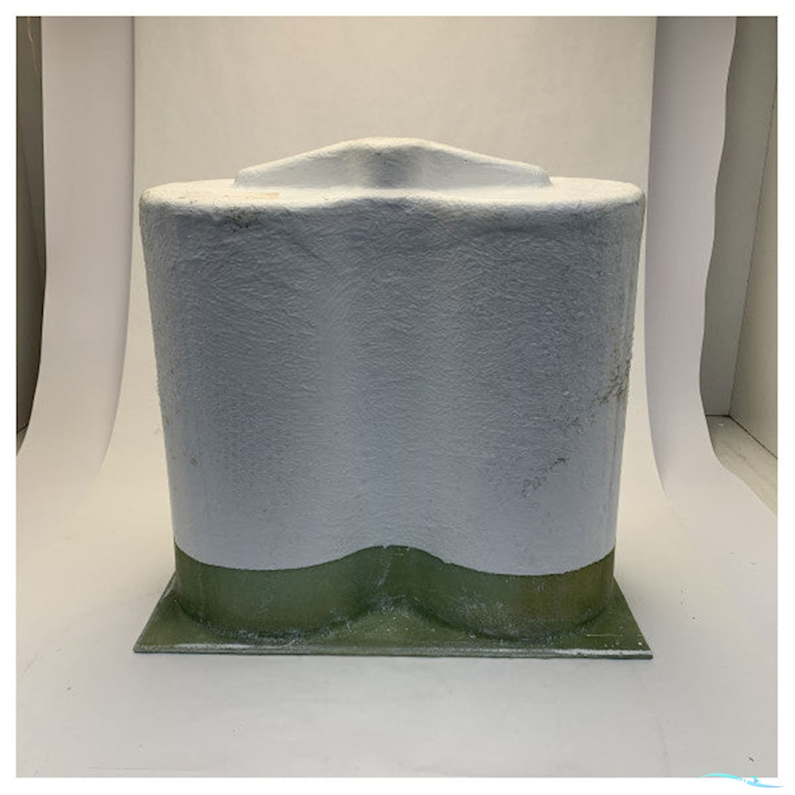 Moonlight Moody 45 DeckSaloon Gasbin from fibreglas white coated - PPG2439